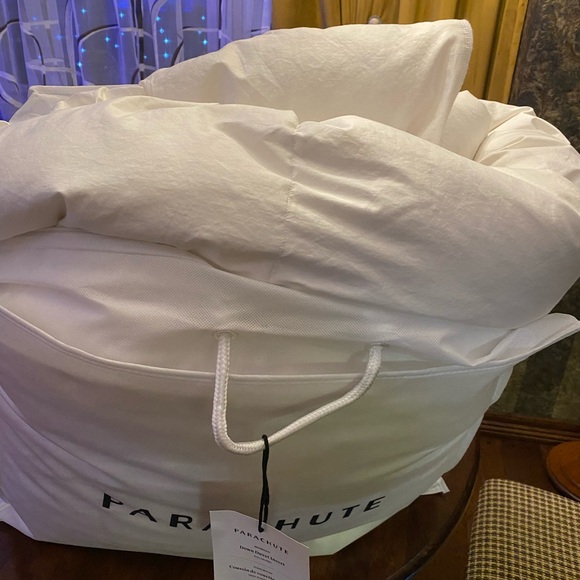 Parachute Down Duvet Insert
Full/Queen / Midweight - Picture 2 of 3